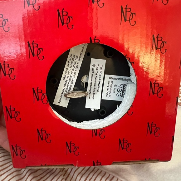 Nutcracker Ballet Gifts NIB Party Scene Snowglobe - Picture 3 of 3